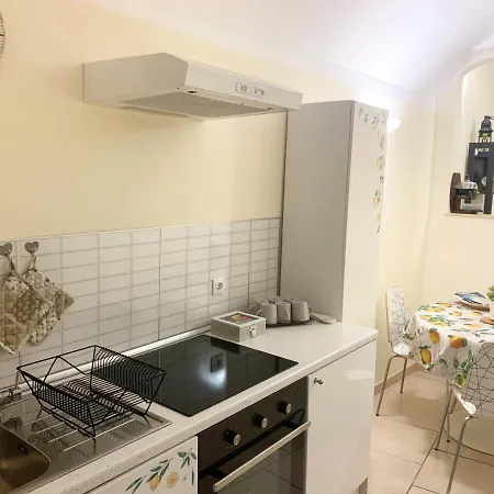 شقة Casa Vacanze Limoni مينتون