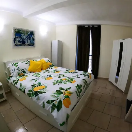 Casa Vacanze Limoni مينتون